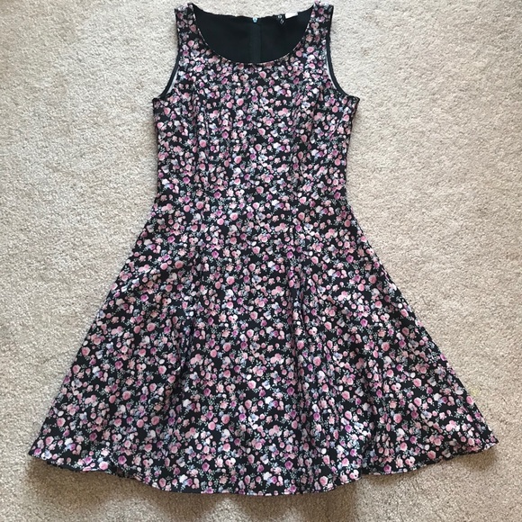H&M Dresses & Skirts - ⭐️3 for$20⭐️EUC H&M Black Floral Dress Size 4